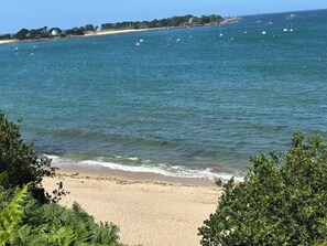 On the beach - 2/4-person apartment, private terrace - 50m from beach and GR34. Dogs welcome. (Carantec)