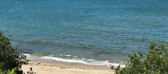 Appartement 2 lits avec terrasse privative - 50m plage et GR34. Chiens acceptés.