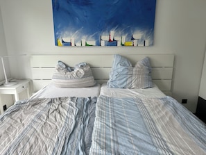 1 chambre, fer et planche à repasser, accès Internet, draps fournis