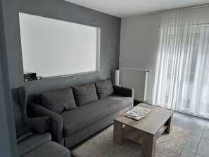 Living area - Apartment with 2 bedrooms near the university at the foot of the Palatinate Forest (Kaiserslautern)