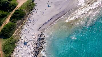 Una playa cerca