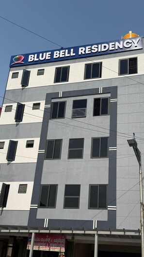 Fassade der Unterkunft – Abend/Nacht