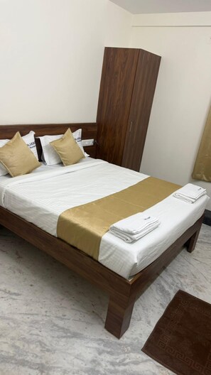 Iron/ironing board, free WiFi - BLUE BELL Residency (Bengaluru)