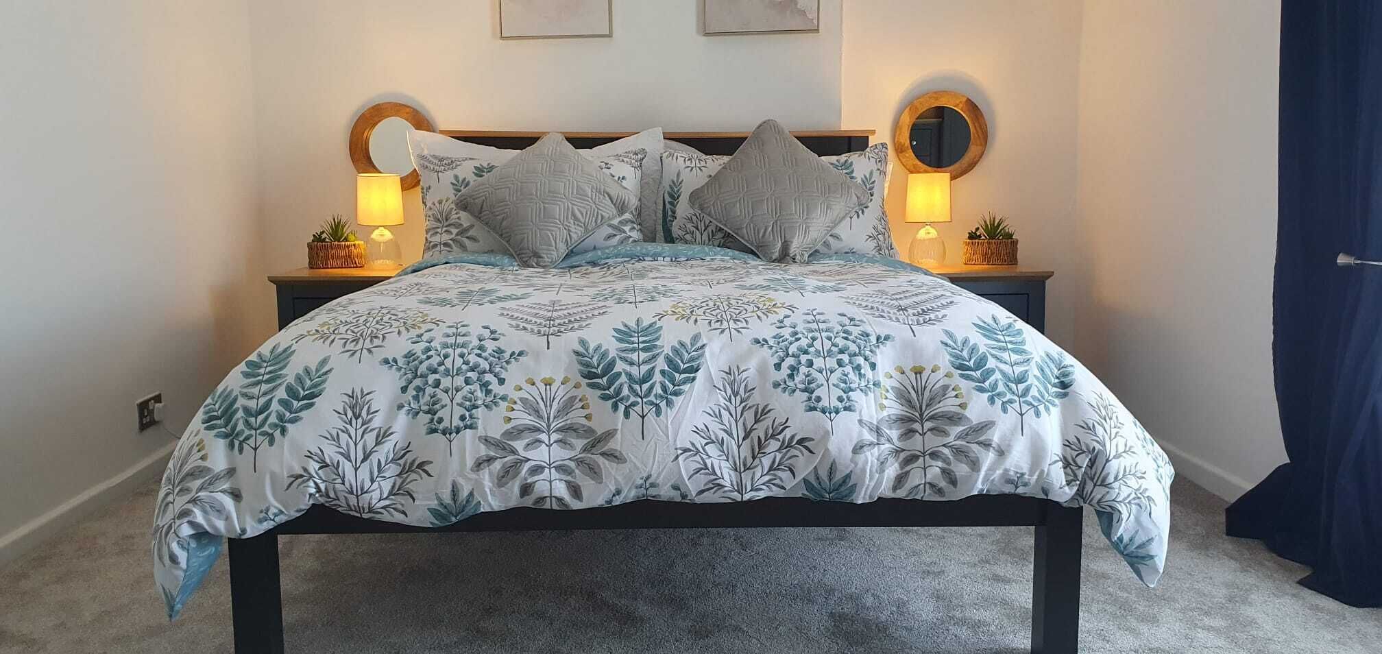 3 slaapkamers, een strijkplank/strijkijzer, wifi, beddengoed