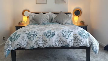 3 bedrooms, iron/ironing board, WiFi, bed sheets