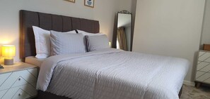 3 bedrooms, iron/ironing board, WiFi, bed sheets
