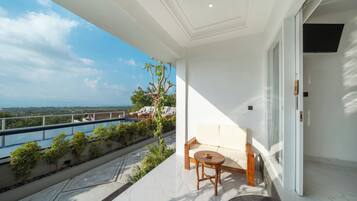 Nệm Select Comfort, minibar, bàn, khu vực làm việc phù hợp cho laptop