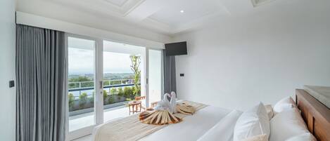 Matelas Select Comfort, minibar, ameublement personnalisé, bureau