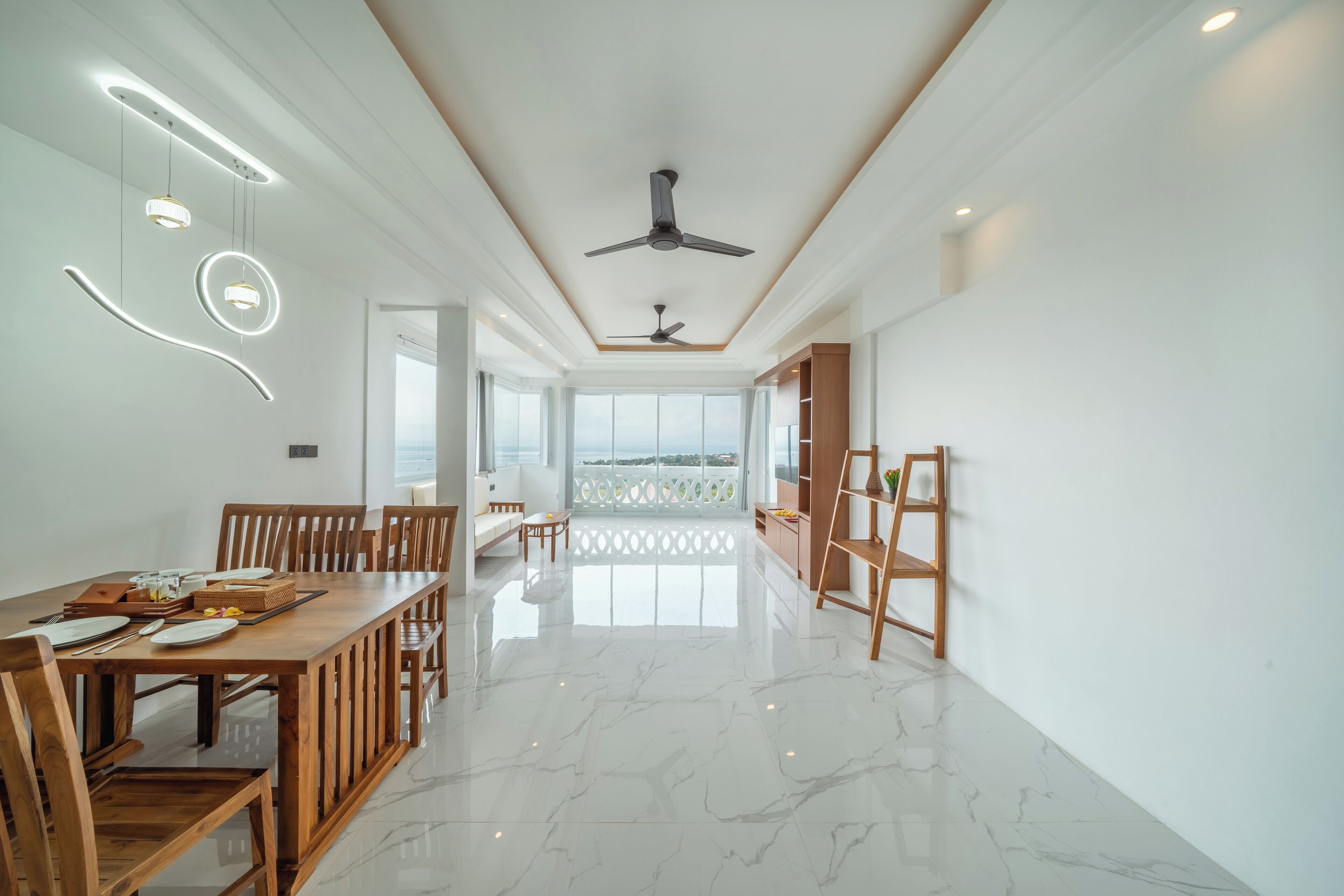 Full-sized fridge, coffee/tea maker, electric kettle