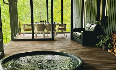 Beverina Secret -Valmiera riverside retreat - hidden gem with sauna and hot tub