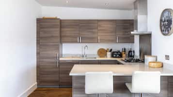 Micro-ondes, four, plaque de cuisson, lave-vaisselle