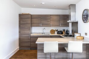 Micro-ondes, four, plaque de cuisson, lave-vaisselle