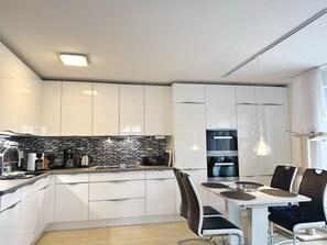 Unclassified image, 3 of 35, button