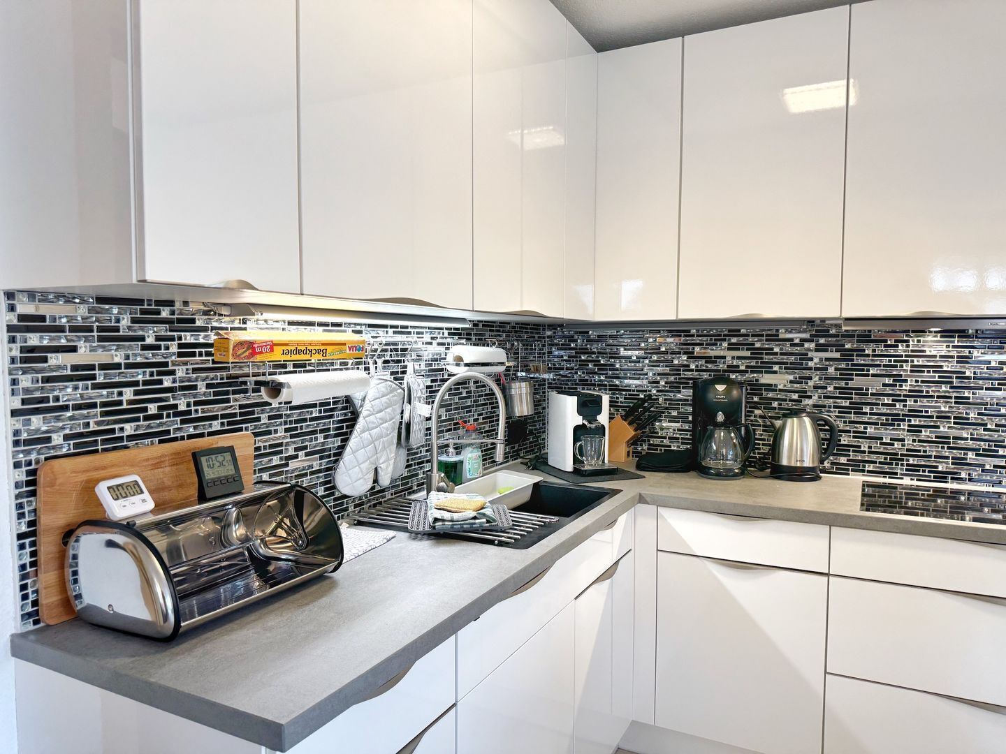 Kühlschrank, Mikrowelle, Ofen, Herdplatte