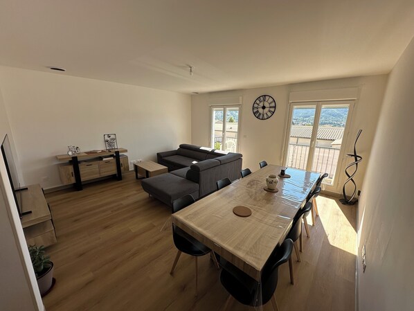 Living area - Air-conditioned apartment (Château-Arnoux-Saint-Auban)
