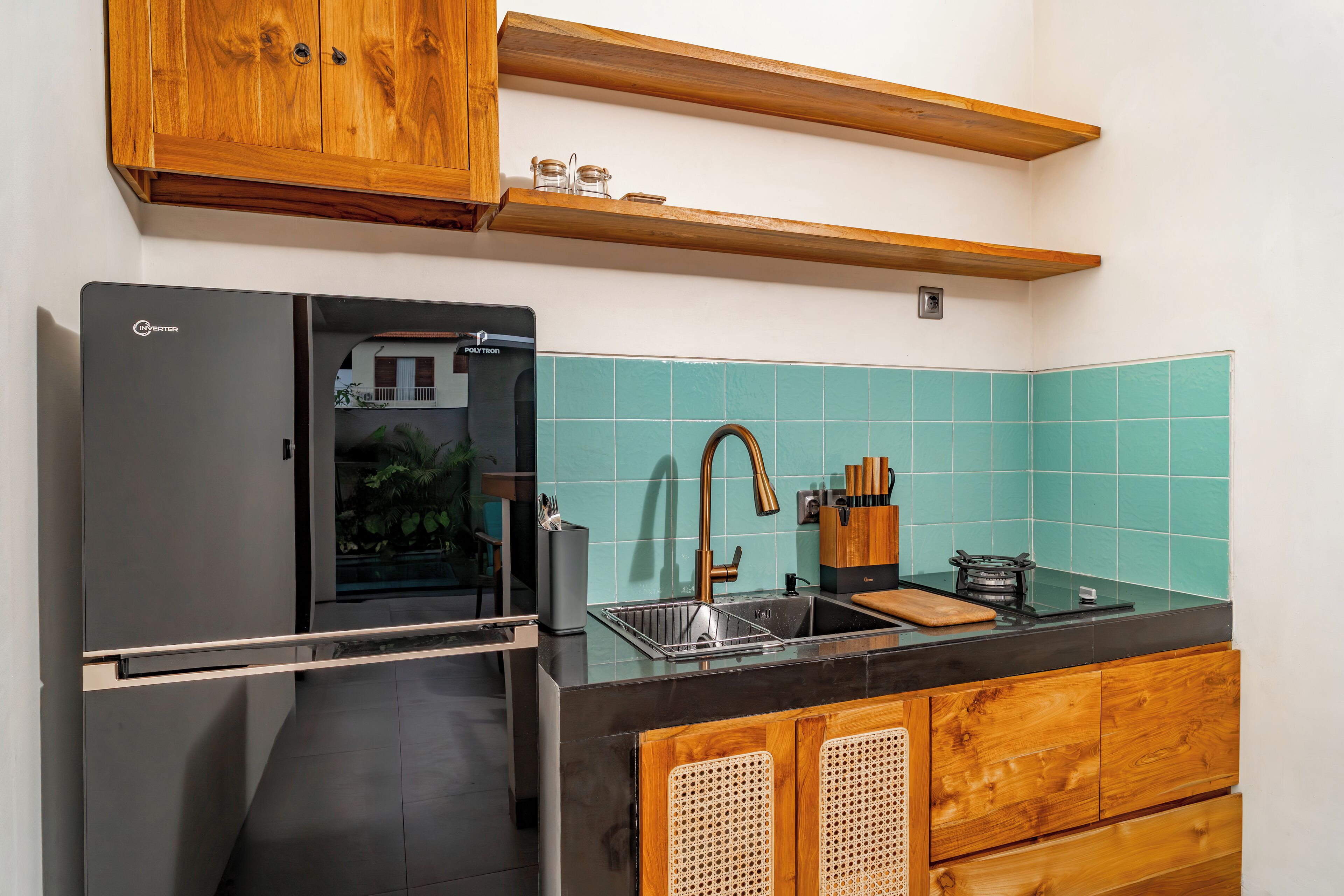 Grand réfrigérateur, plaque de cuisson