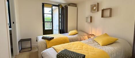 2 chambres, lit de bébé portatif