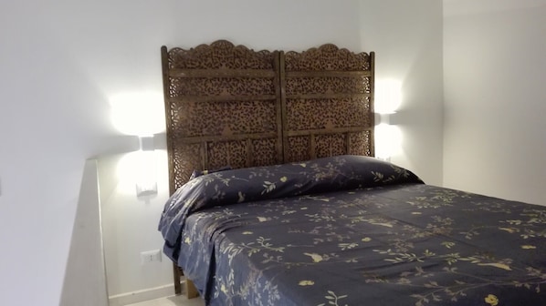 Camera 1 | Bed sheets