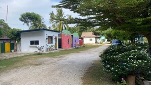 Vista frontal de la propiedad