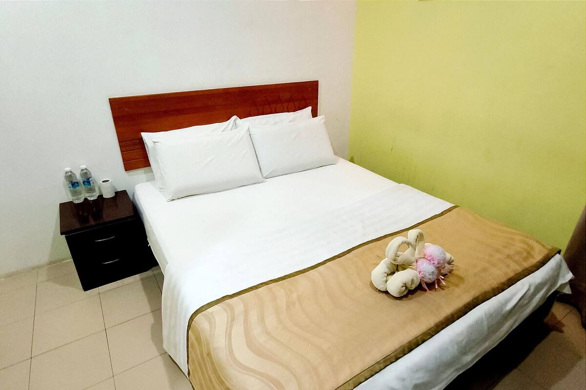 Free WiFi, bed sheets