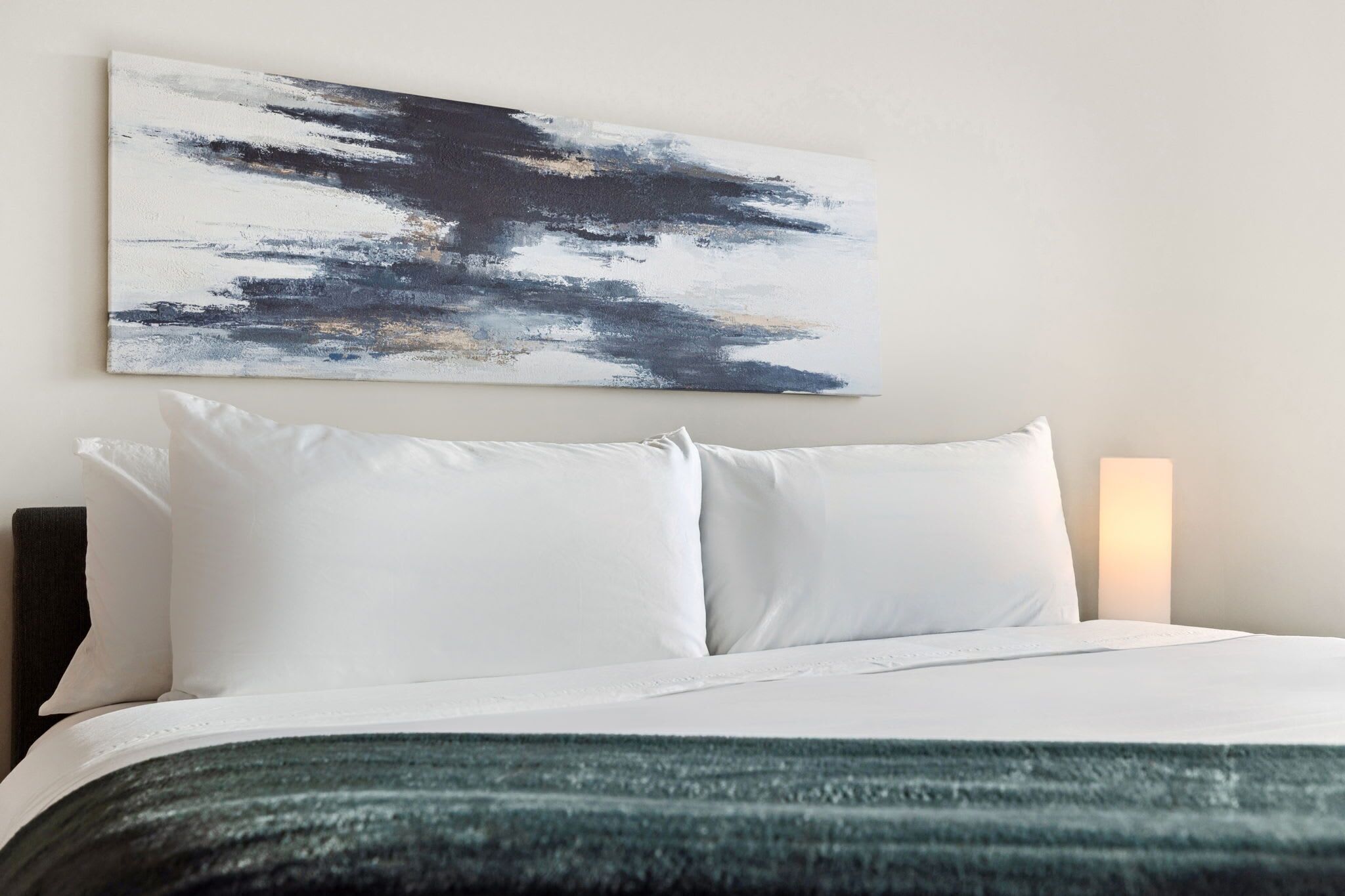 2 bedrooms, desk, iron/ironing board, WiFi