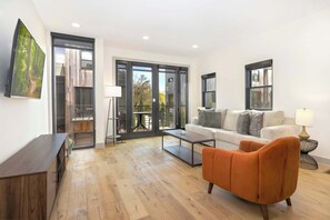 TV, offices - Highline - Trailhead Mews - Optional BlakeSt Access (Bentonville)