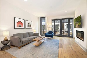 TV, peis og kontorer