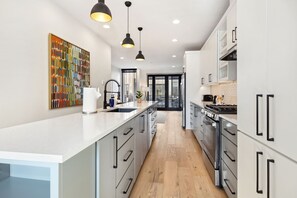 Fridge, microwave, oven, stovetop - Pebble - Trailhead Mews - Optional BlakeSt Access (Bentonville)