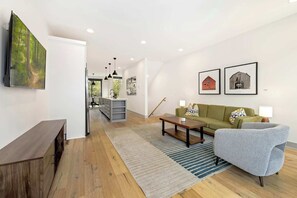 テレビ、書斎 / ワークスペース