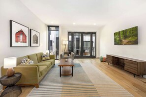 テレビ、書斎 / ワークスペース