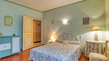 3 slaapkamers, een strijkplank/strijkijzer, beddengoed