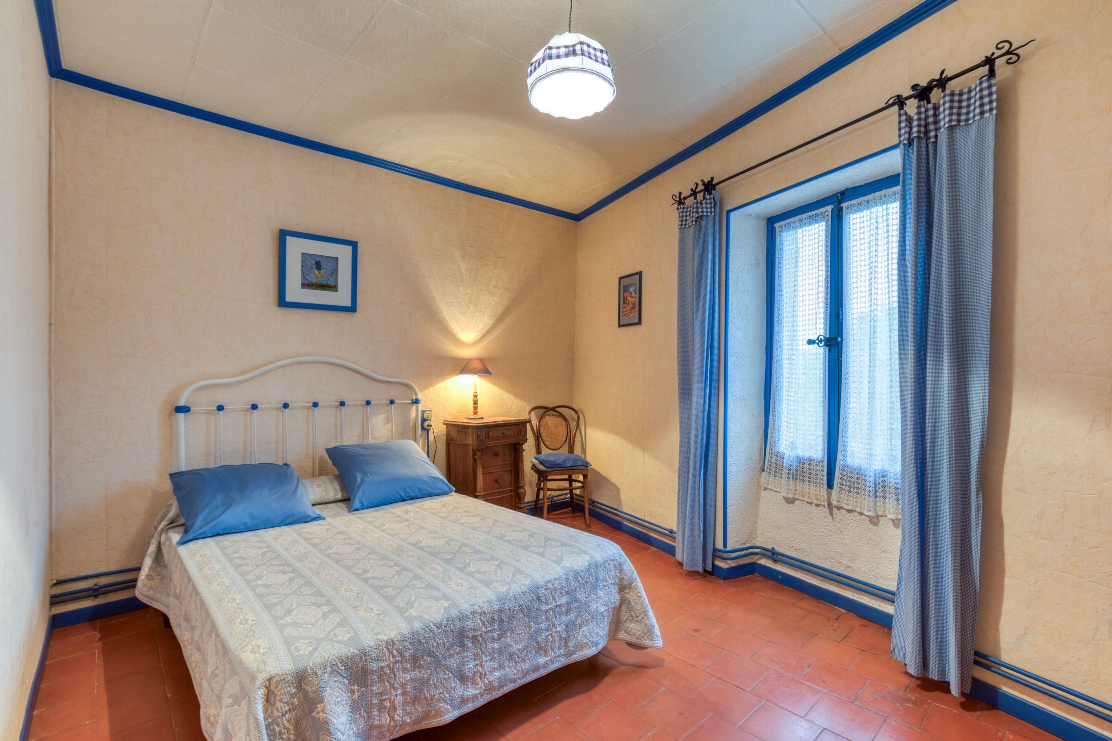 3 slaapkamers, een strijkplank/strijkijzer, beddengoed