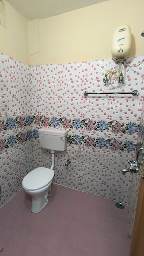 Suihku, ilmaiset hygieniatuotteet, pyyhkeet, saippua
