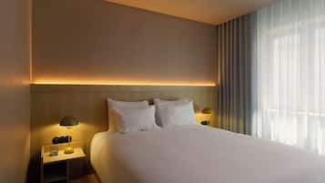 Minibar, individually decorated, individually furnished, desk