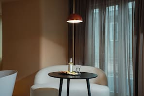 Minibaari, yksilöllisesti sisustettu, yksilöllisesti kalustettu