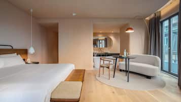 Minibar, individually decorated, individually furnished, desk