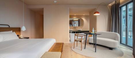 Minibar, individually decorated, individually furnished, desk