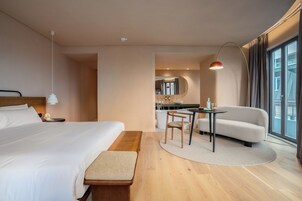 Minibar, individuelt dekorert, individuelt innredet og skrivebord