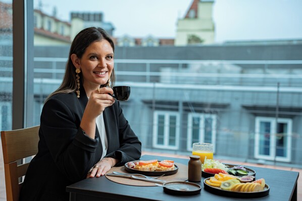 Daily buffet breakfast (EUR 18 per person) - Akeah Porto Centro (Porto)