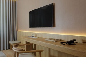Premium-Doppelzimmer | Wohnbereich | Smart-TV