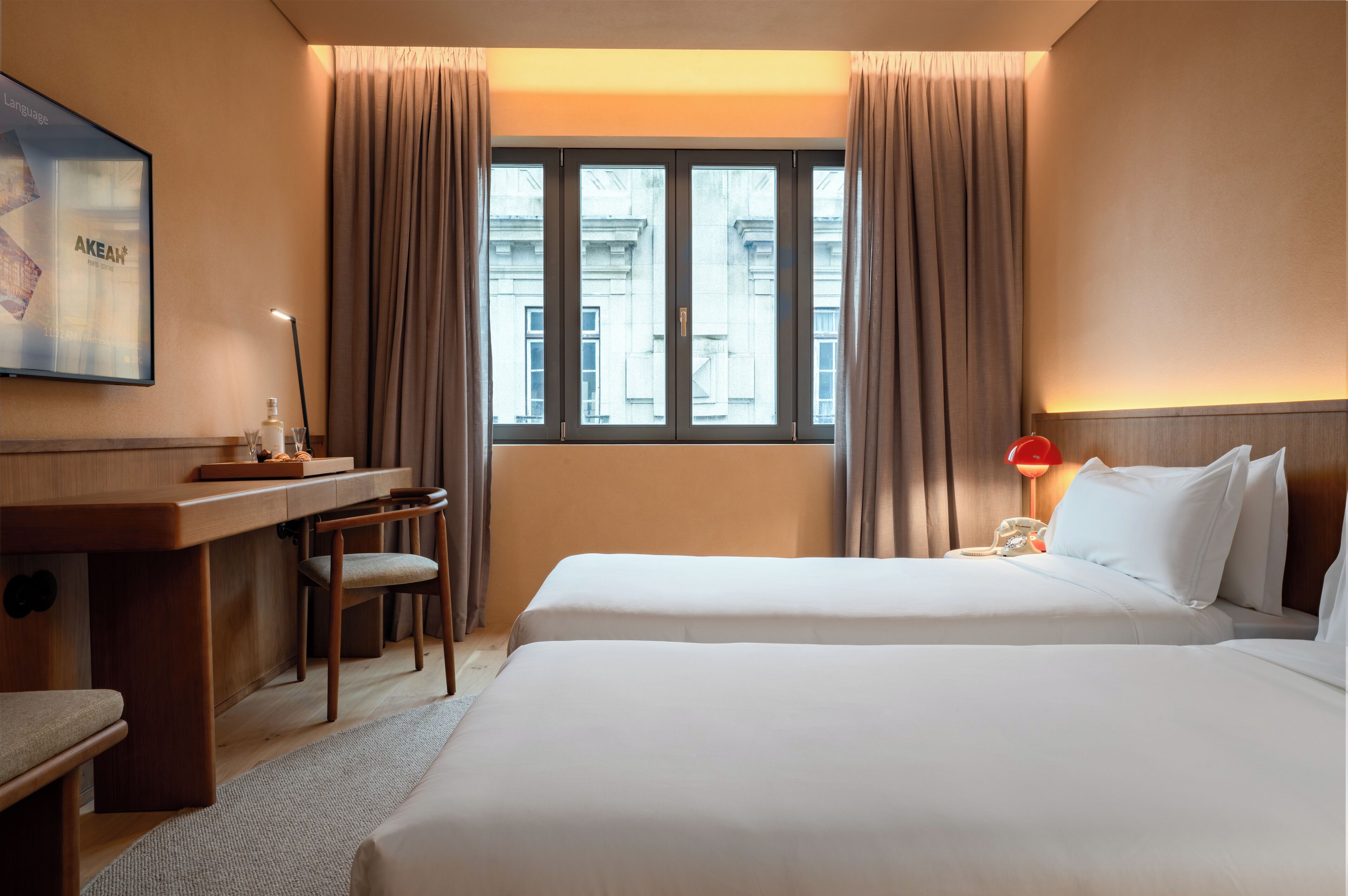 Een minibar, individueel gedecoreerd, individueel gemeubileerd