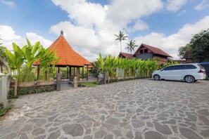 Tempat letak kenderaan sendiri percuma