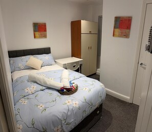 1 bedroom, desk, iron/ironing board, free WiFi