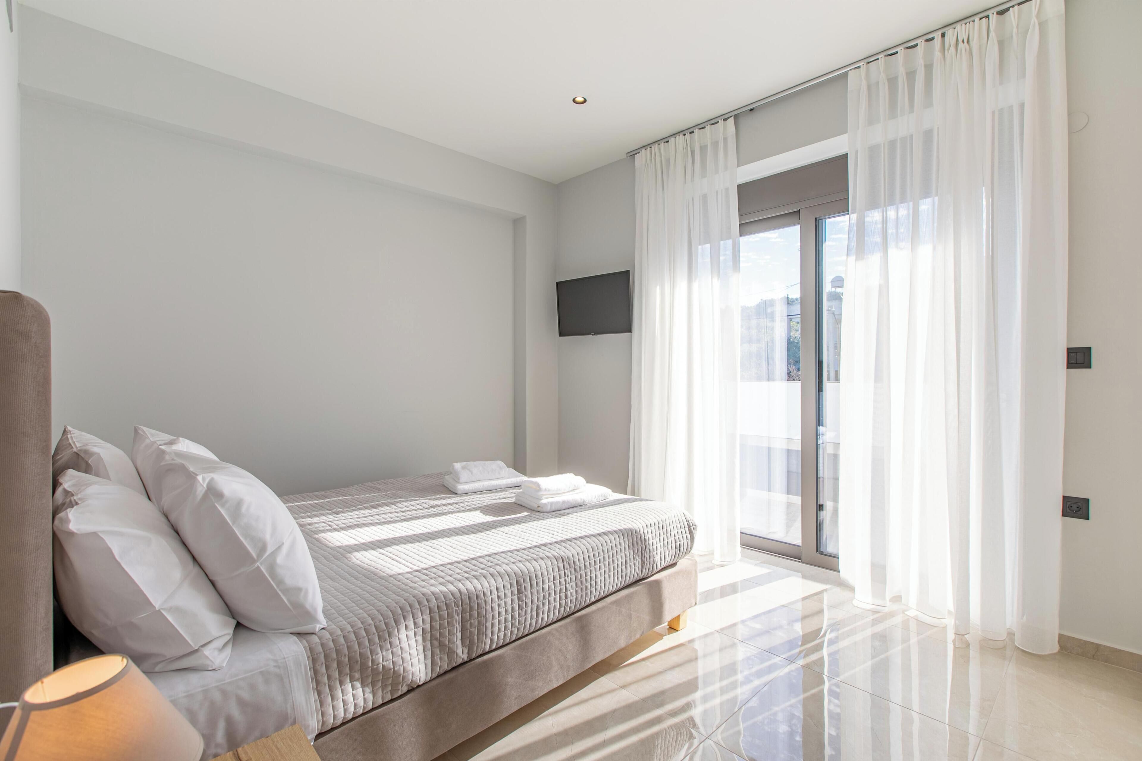 Apartamento, banheira de imersão, vista para a montanha | Cofres nos quartos, cortinas blackout, ferros/tábuas de passar roupa