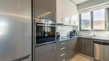 Apartment, Hot Tub, Mountain View | Private kitchen | Full-size fridge, microwave, oven, stovetop