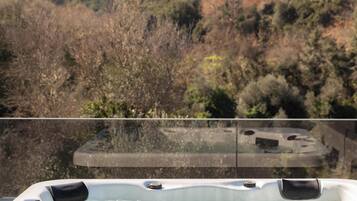 Apartamento, banheira de imersão, vista para a montanha | Banheira de hidromassagem particular