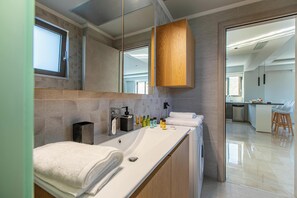 Apartment, Hot Tub, Mountain View | Bathroom