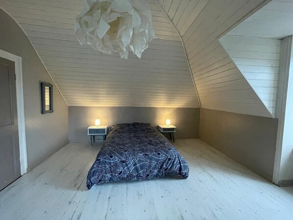 5 chambres, fer et planche à repasser, Wi-Fi, draps fournis