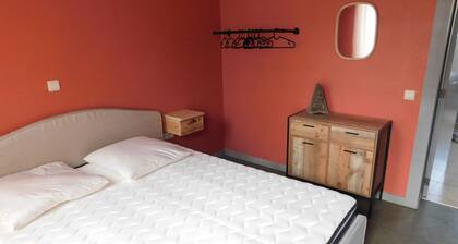 Studio situé prÚs de la gare et des commerces, pour personne seule ou couple