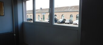 Studio near station and shops, for single person or couple